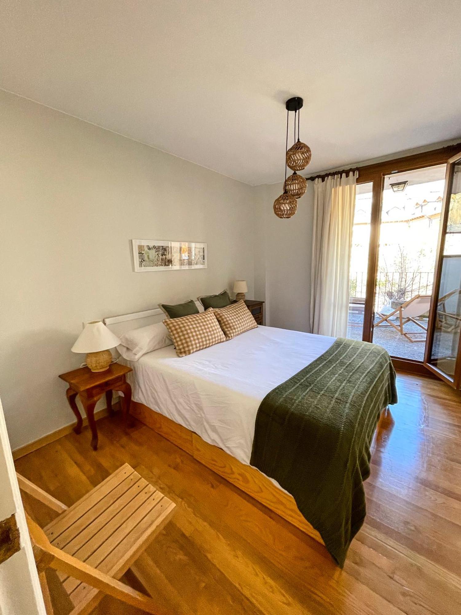 Apartamento Familiar En El Centro De Benasque Con Terraza Ngoại thất bức ảnh