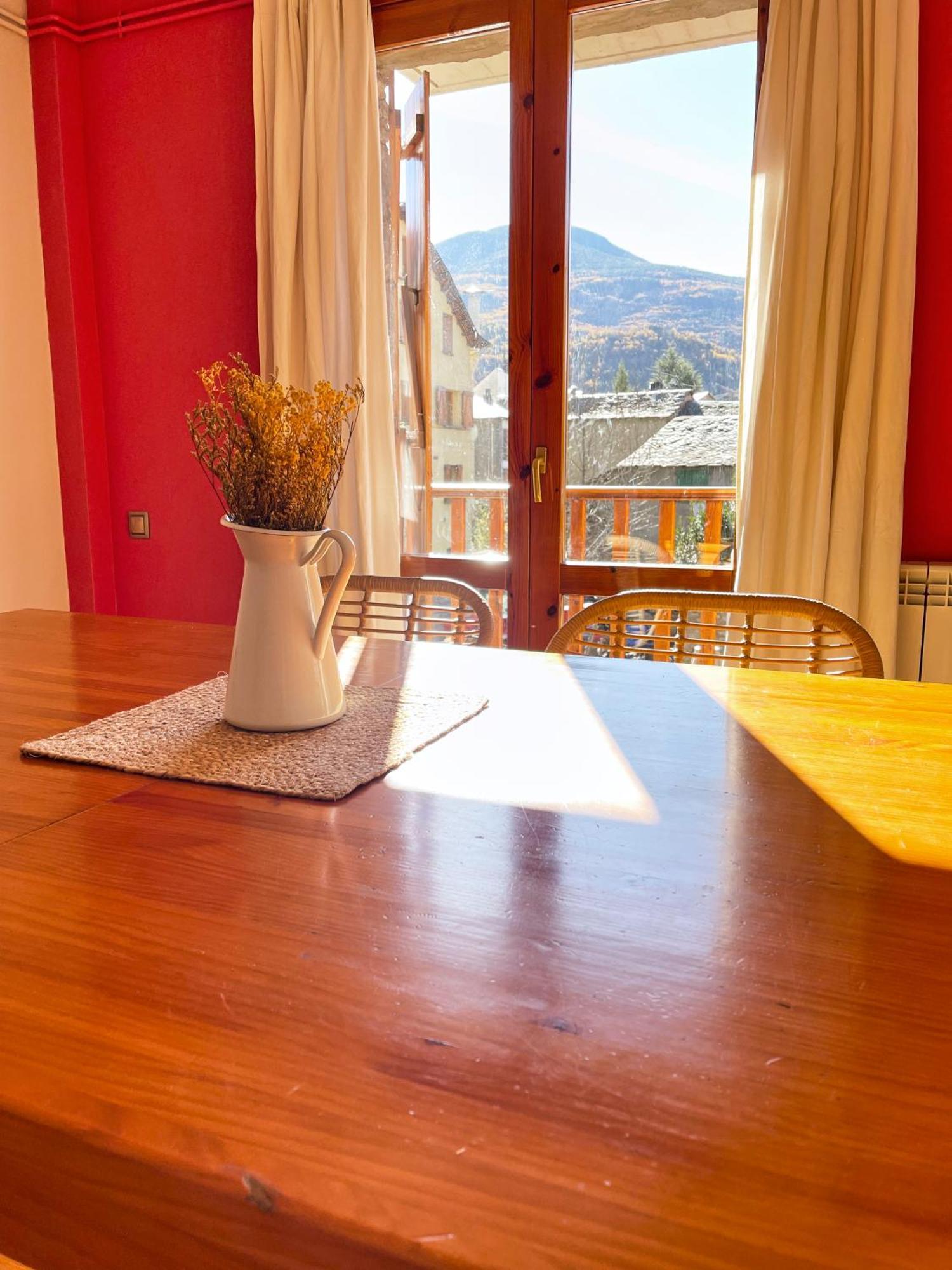 Apartamento Familiar En El Centro De Benasque Con Terraza Ngoại thất bức ảnh