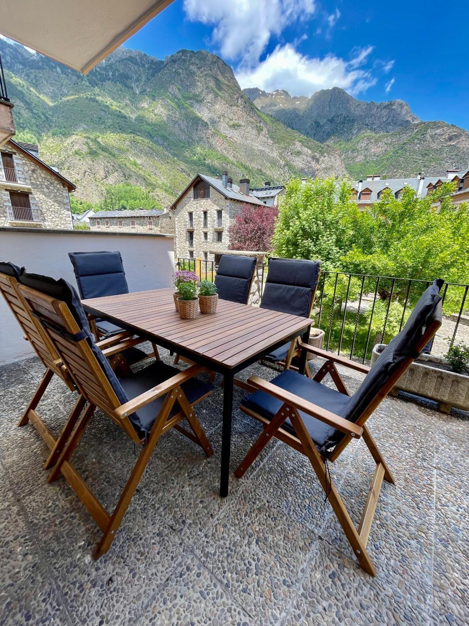Apartamento Familiar En El Centro De Benasque Con Terraza Ngoại thất bức ảnh